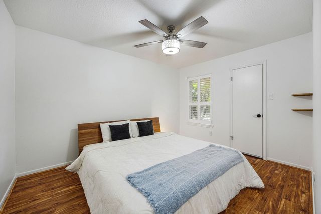 727 Bunker Hill Road 26, Houston, TX 77024