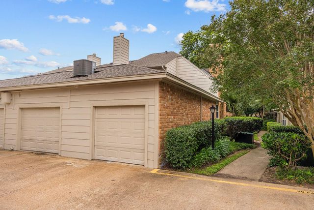 727 Bunker Hill Road 26, Houston, TX 77024