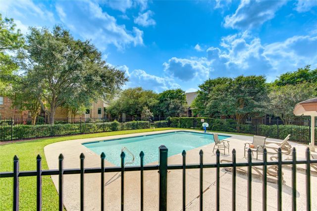 727 Bunker Hill Road 26, Houston, TX 77024