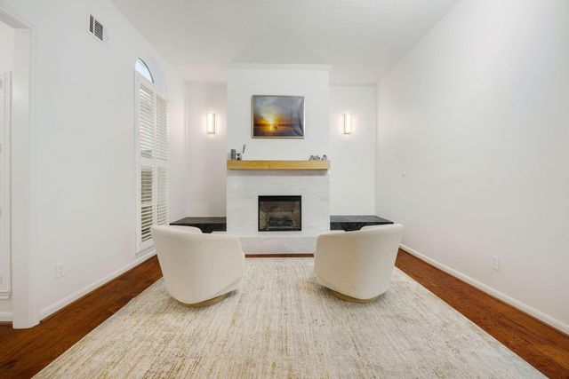 727 Bunker Hill Road 26, Houston, TX 77024