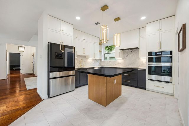 727 Bunker Hill Road 26, Houston, TX 77024