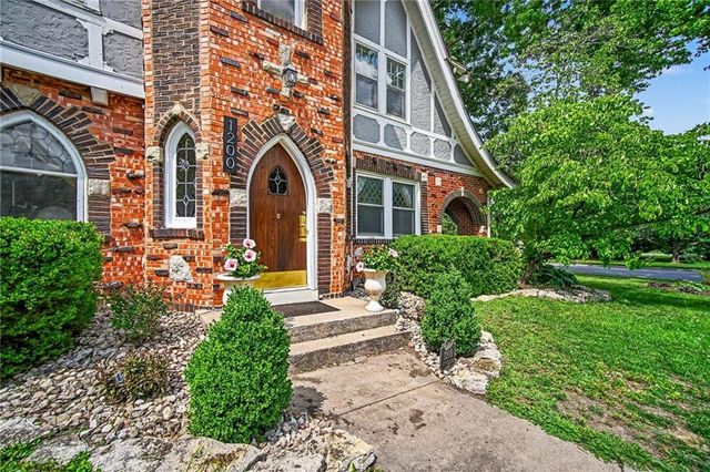 1200 W 72nd Street, Kansas City, MO 64114