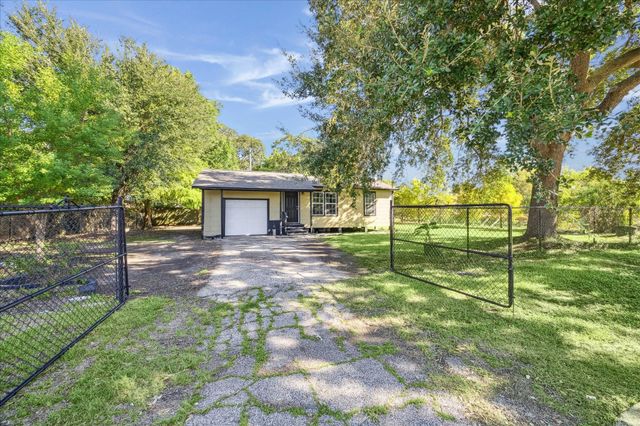 2412 28th Avenue N, Texas City, TX 77590