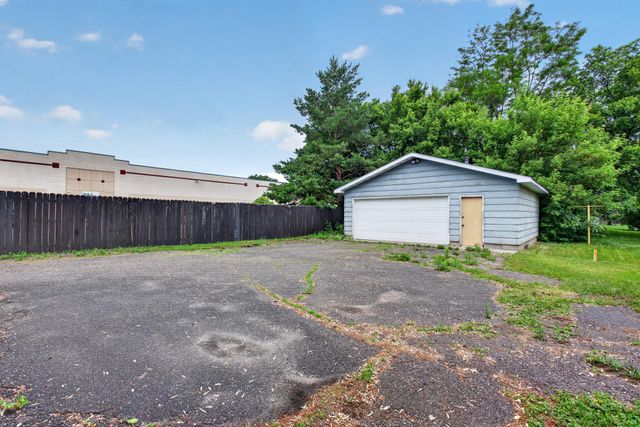 7624 68th Avenue N, Brooklyn Park, MN 55428
