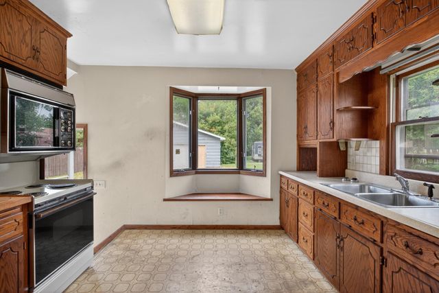 7624 68th Avenue N, Brooklyn Park, MN 55428