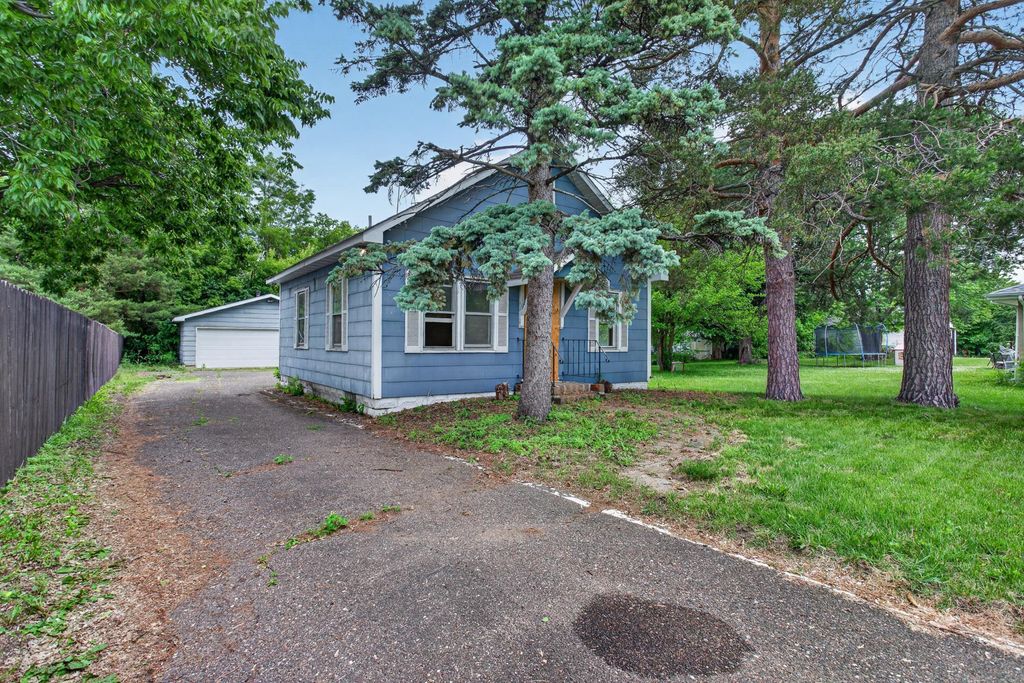 7624 68th Avenue N, Brooklyn Park, MN 55428