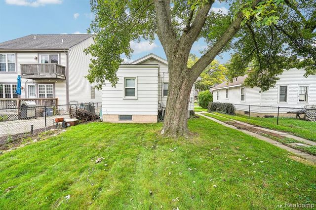 3227 Grayson Street, Ferndale, MI 48220