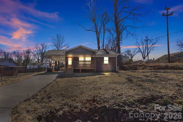 2991 1st Avenue Place NW, Hickory, NC 28601