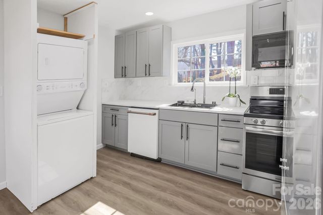 2991 1st Avenue Place NW, Hickory, NC 28601