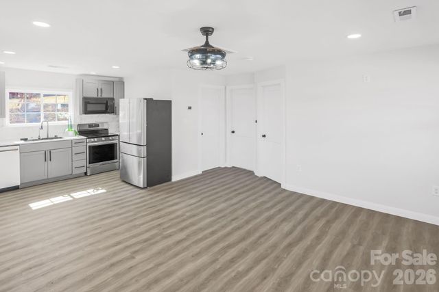 2991 1st Avenue Place NW, Hickory, NC 28601