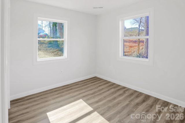 2991 1st Avenue Place NW, Hickory, NC 28601