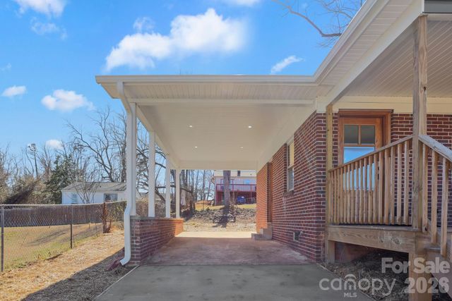 2991 1st Avenue Place NW, Hickory, NC 28601