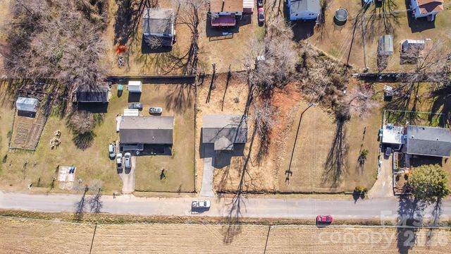 2991 1st Avenue Place NW, Hickory, NC 28601