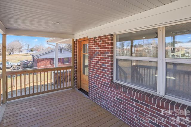 2991 1st Avenue Place NW, Hickory, NC 28601