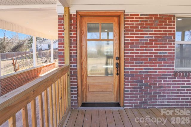 2991 1st Avenue Place NW, Hickory, NC 28601