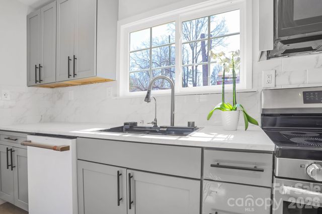 2991 1st Avenue Place NW, Hickory, NC 28601