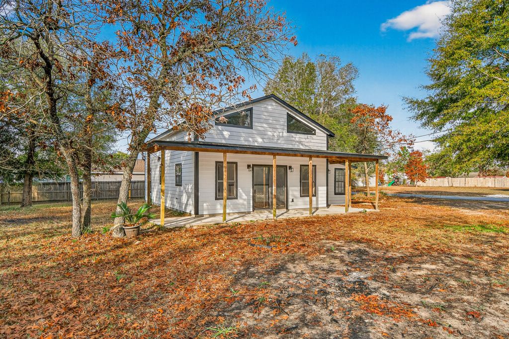 105 E Renoir Road, Defuniak Springs, FL 32433