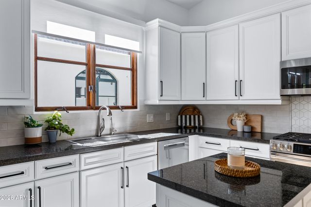 1777 W OCOTILLO Road 16, Chandler, AZ 85248