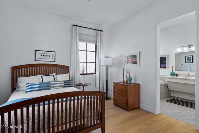 1777 W OCOTILLO Road 16, Chandler, AZ 85248