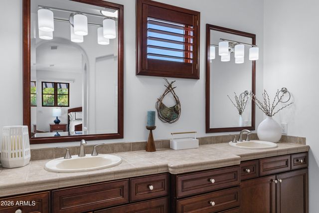 1777 W OCOTILLO Road 16, Chandler, AZ 85248