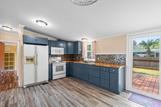 425 Sand Hill Dr., Conway, SC 29526