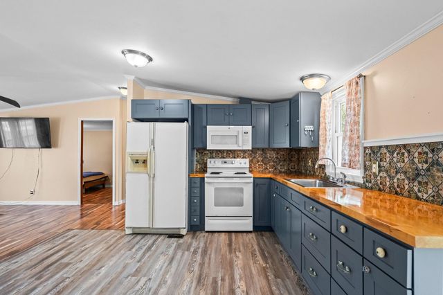 425 Sand Hill Dr., Conway, SC 29526