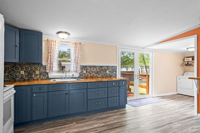 425 Sand Hill Dr., Conway, SC 29526