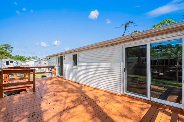 425 Sand Hill Dr., Conway, SC 29526