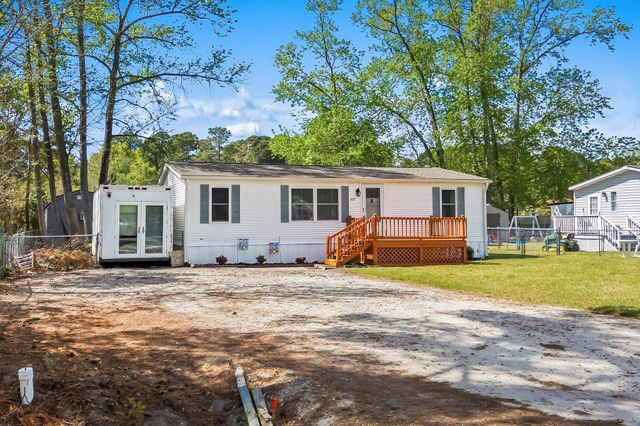 425 Sand Hill Dr., Conway, SC 29526