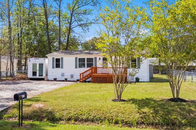 425 Sand Hill Dr., Conway, SC 29526