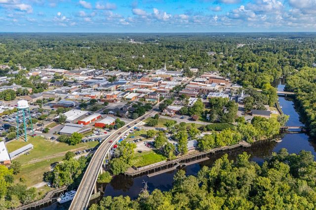 425 Sand Hill Dr., Conway, SC 29526