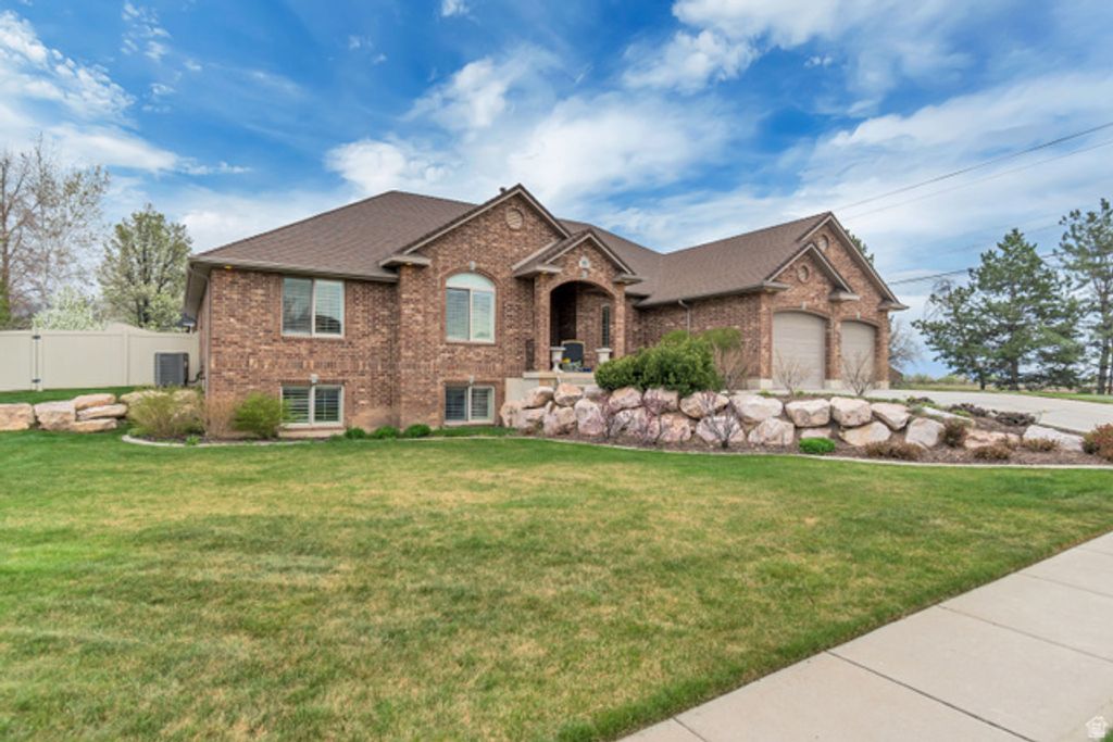 1810 N 1725 W, Farr West, UT 84404