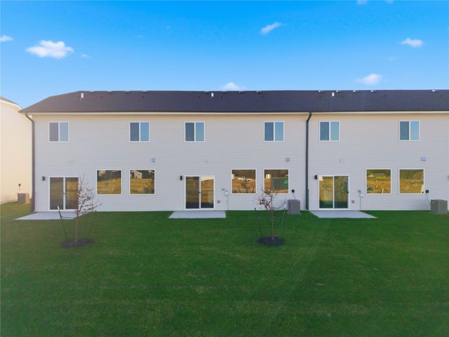 6933 Poppy Court, Johnston, IA 50131