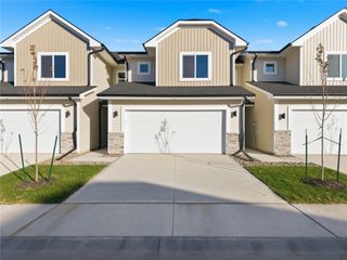 6933 Poppy Court, Johnston, IA 50131