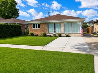 1604 Oakton Street, Park Ridge, IL 60068