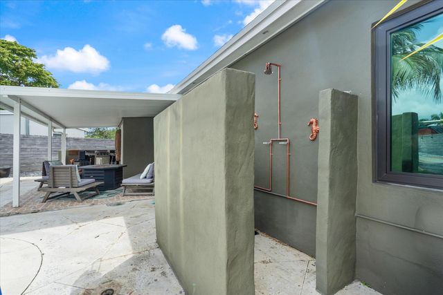 2417 NE 13th Terrace, Pompano Beach, FL 33064