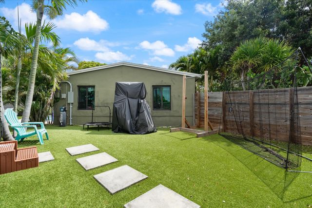 2417 NE 13th Terrace, Pompano Beach, FL 33064