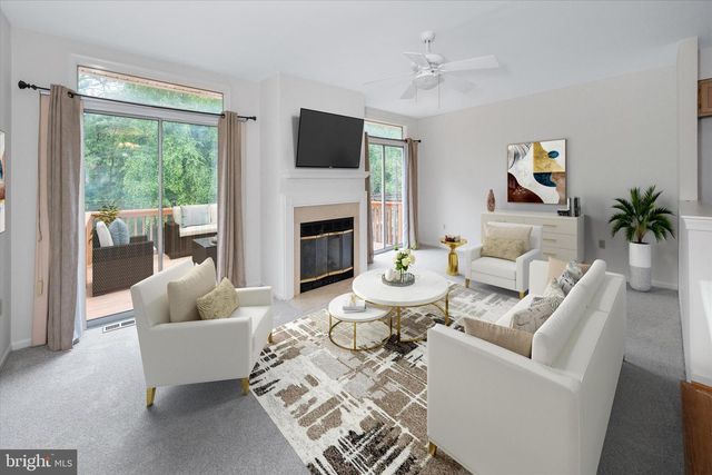 952 GLACKENS LN, Wilmington, DE 19808