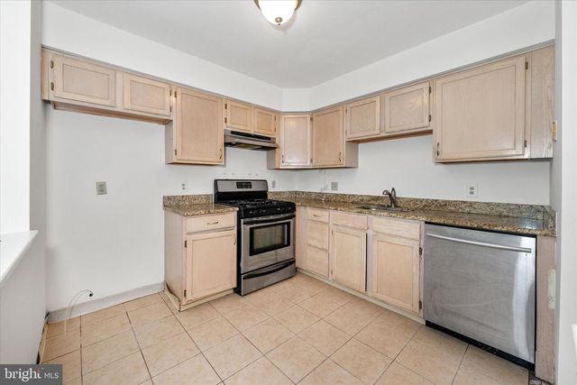 952 GLACKENS LN, Wilmington, DE 19808