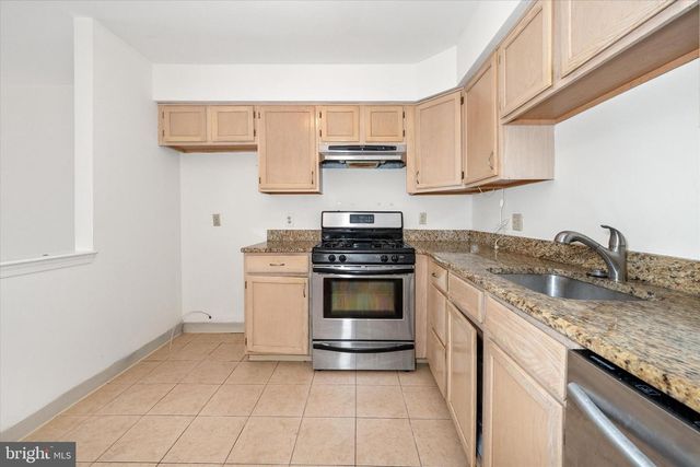 952 GLACKENS LN, Wilmington, DE 19808
