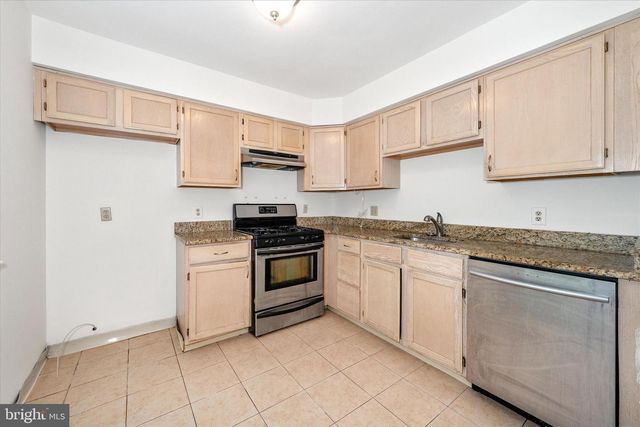 952 GLACKENS LN, Wilmington, DE 19808