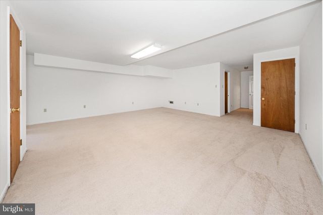 952 GLACKENS LN, Wilmington, DE 19808