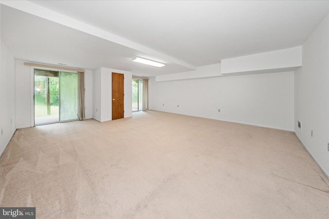 952 GLACKENS LN, Wilmington, DE 19808