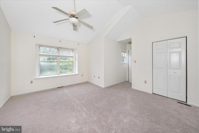 952 GLACKENS LN, Wilmington, DE 19808