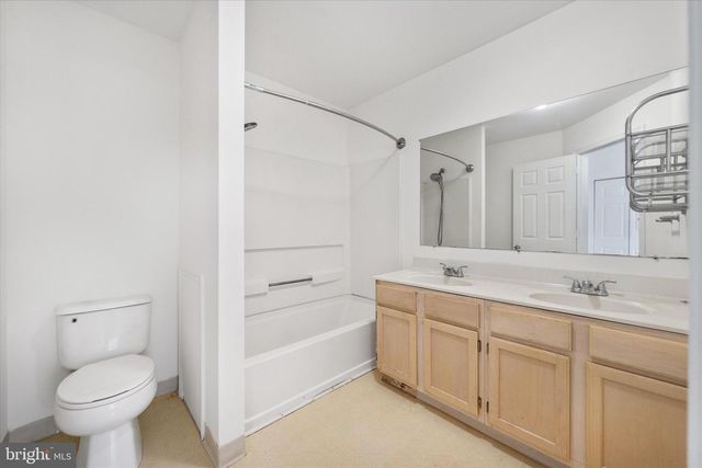952 GLACKENS LN, Wilmington, DE 19808