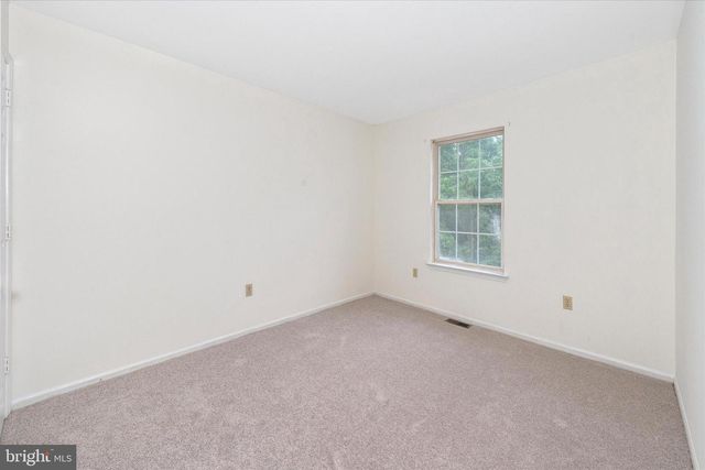 952 GLACKENS LN, Wilmington, DE 19808