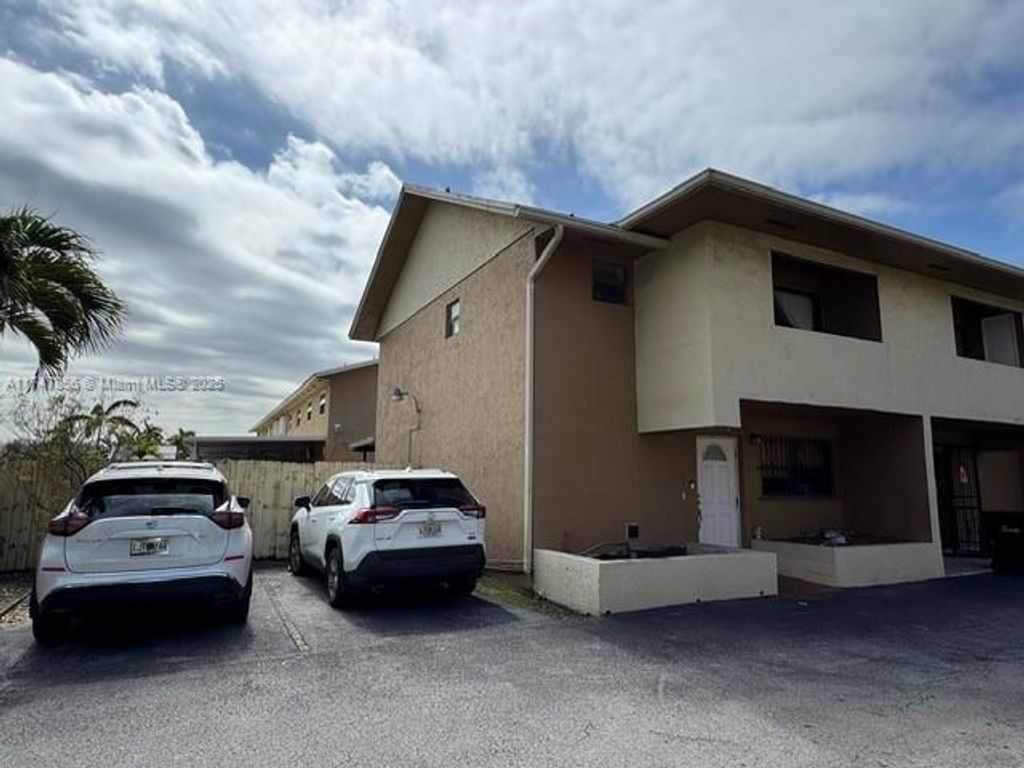 5302 W 26th Ave 101, Hialeah, FL 33016