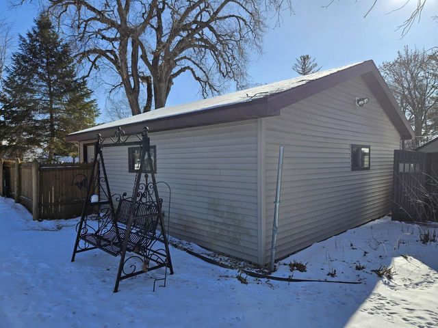 1717 KNAPP STREET, Oshkosh, WI 54902