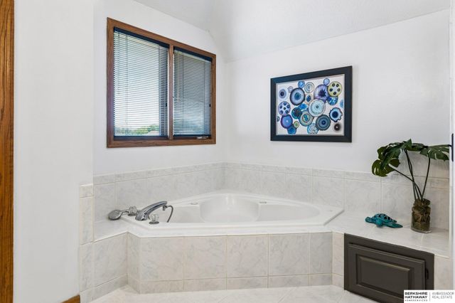 9701 S 176th Street, Omaha, NE 68136