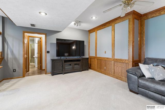 9701 S 176th Street, Omaha, NE 68136